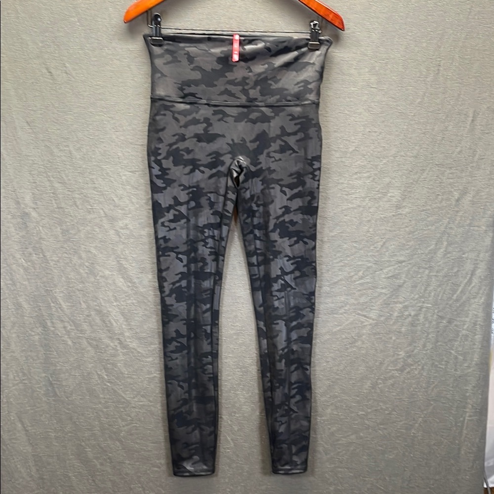 SPANX Gray and Black Leggings with Sleek Design